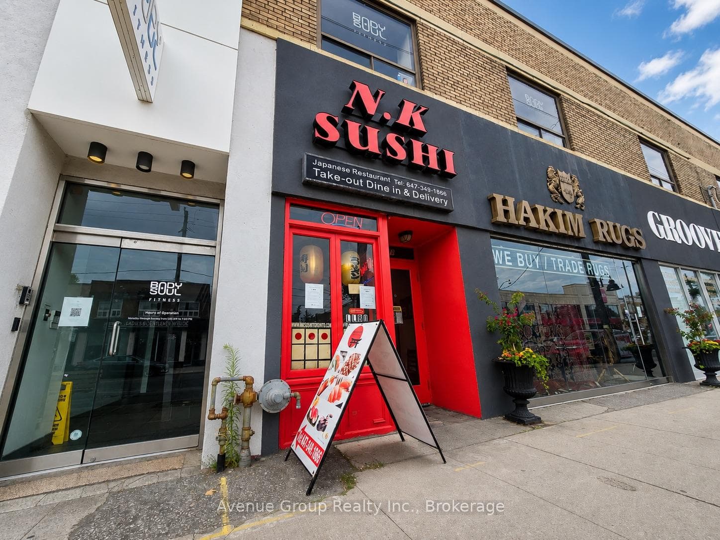376 Eglinton Avenue