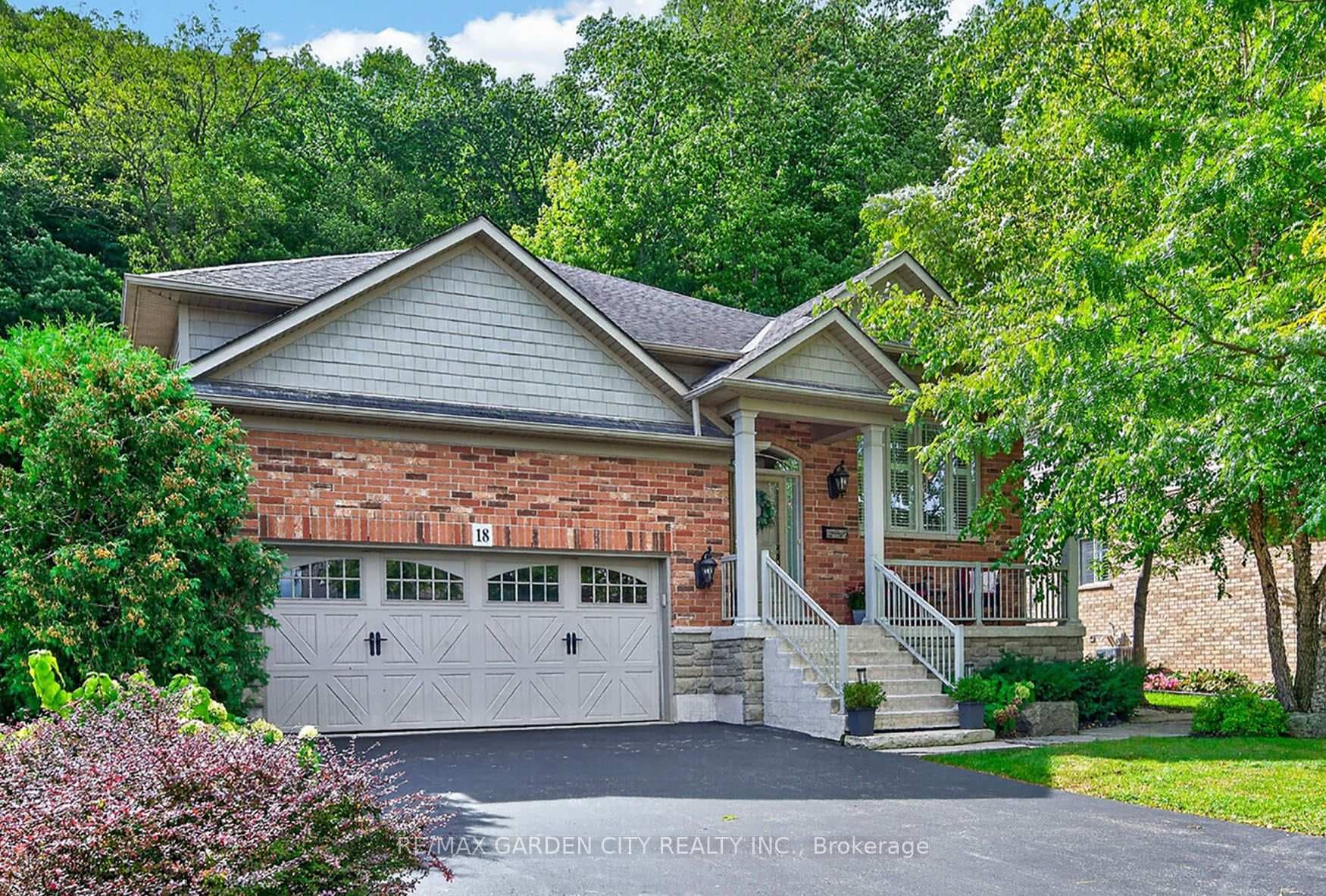 18 HEATHCOTE Court