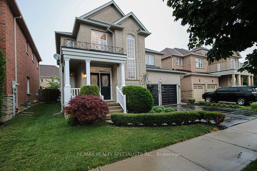 7 Kingspoint Circle