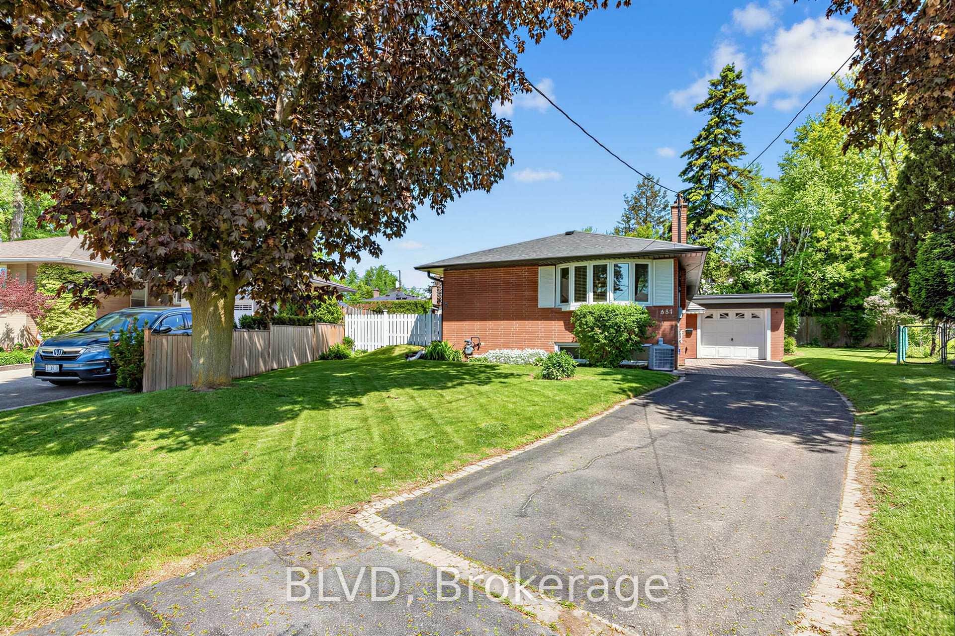 457 Paliser Crescent