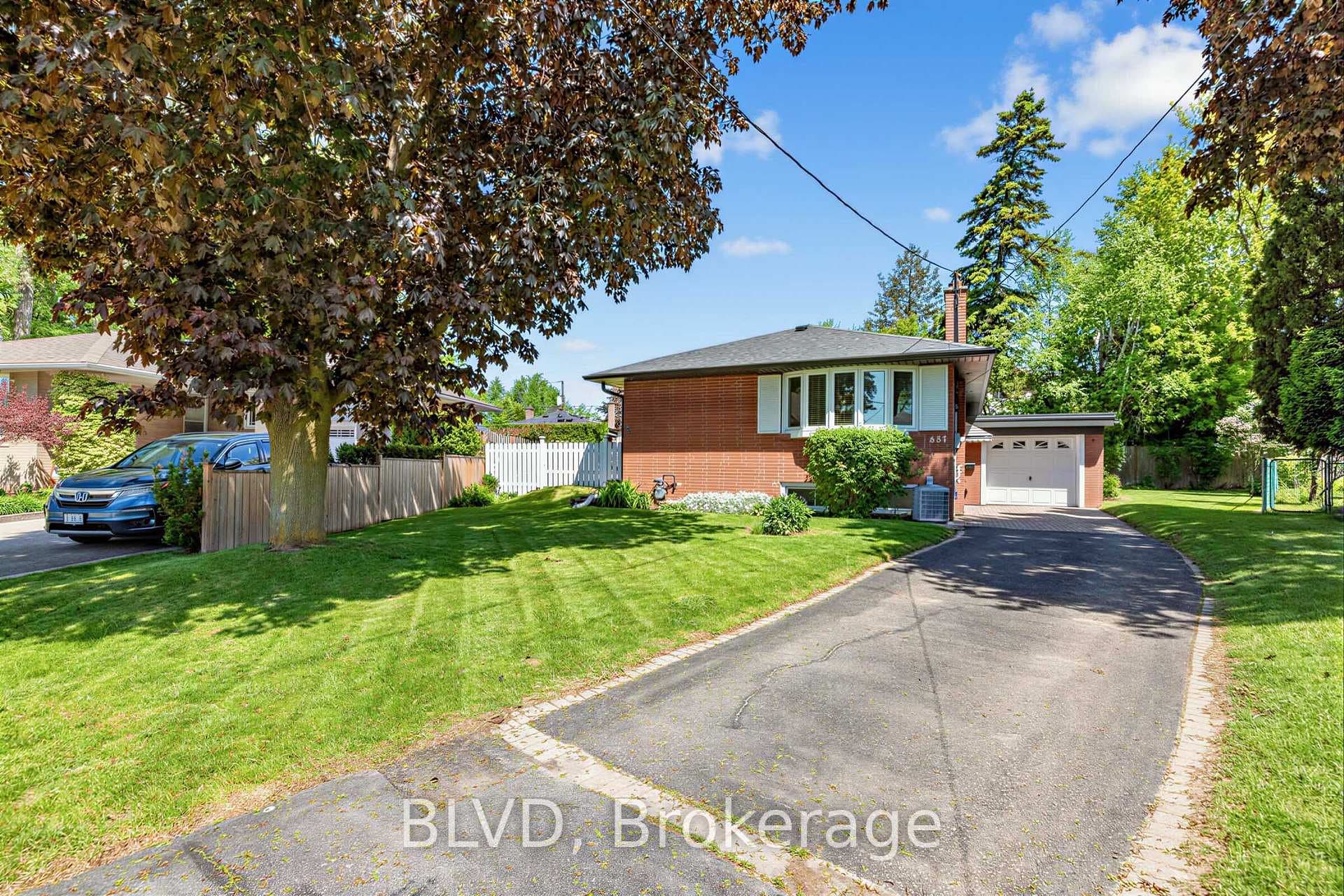 457 Paliser Crescent