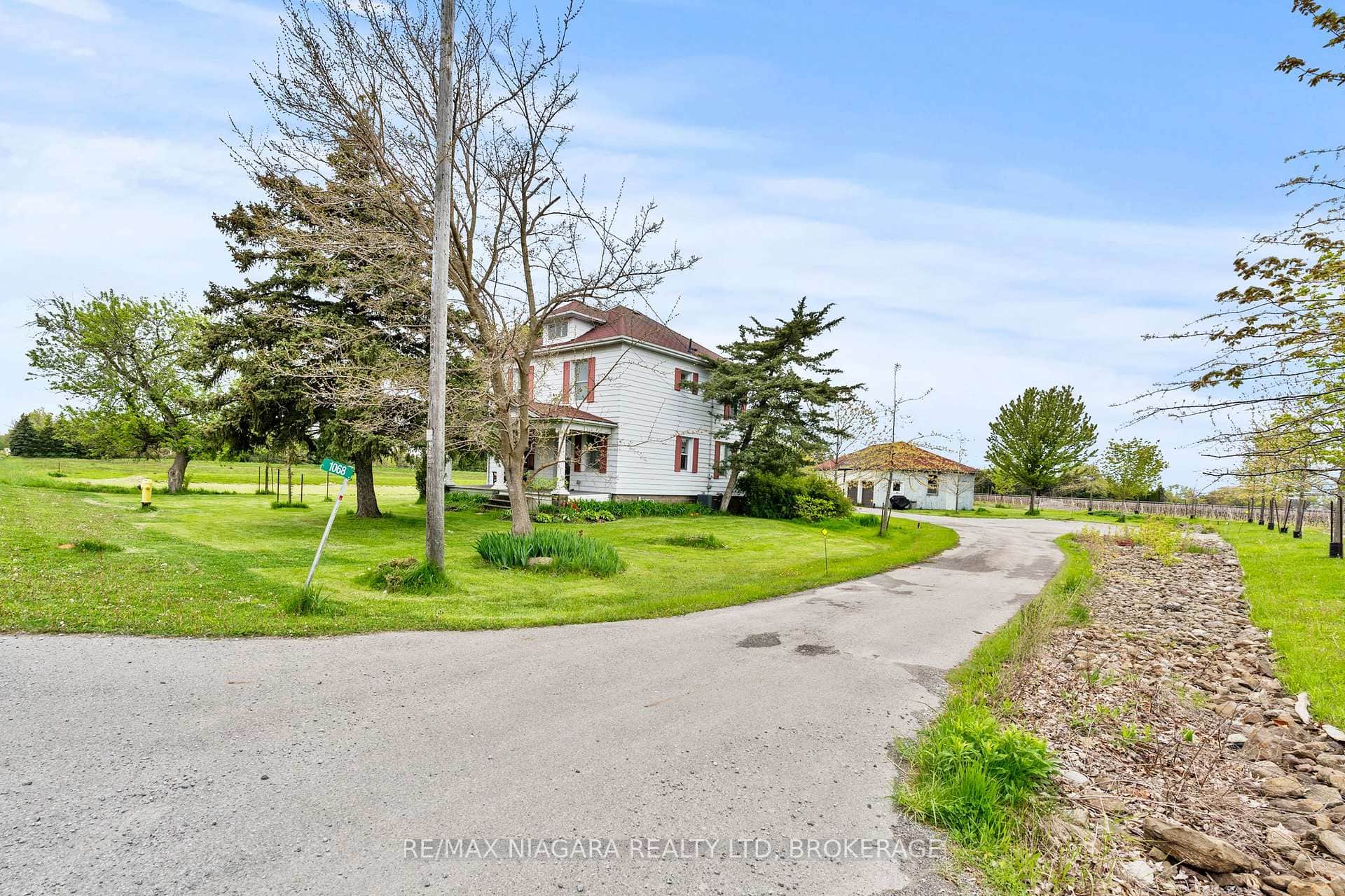 1068 Niagara Stone Road