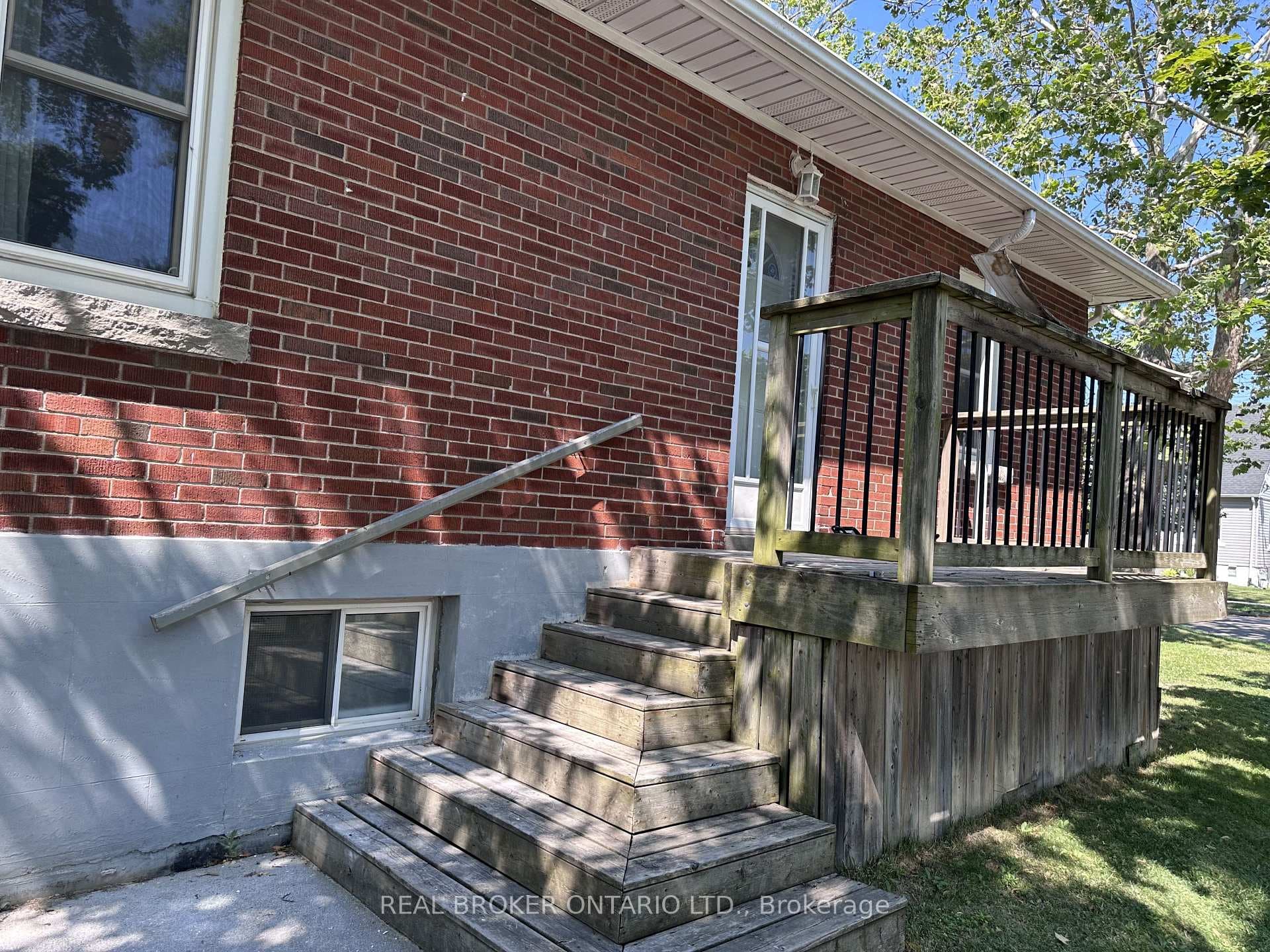 311 WALLACE Avenue Unit Lower