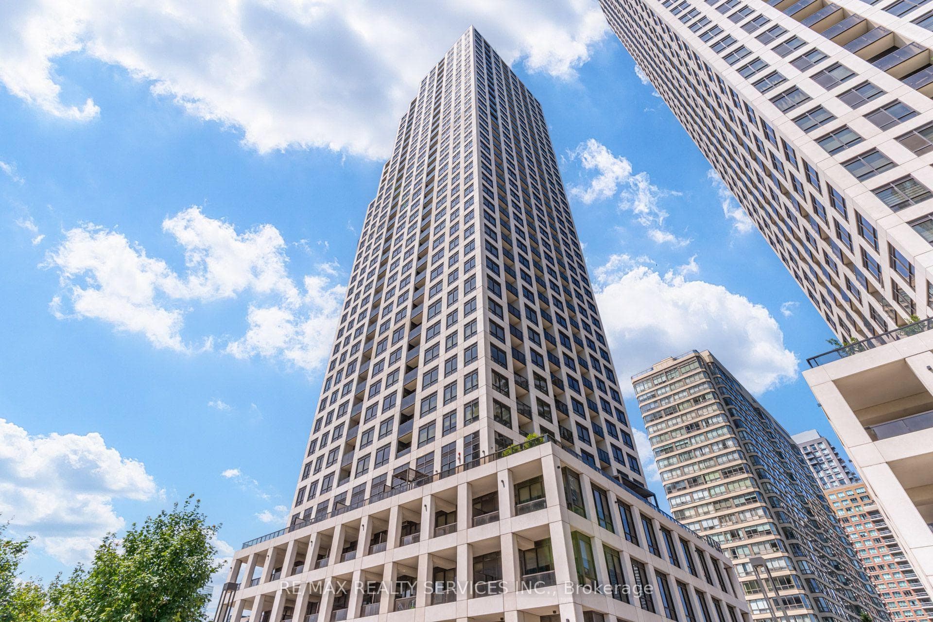 36 Elm Drive Unit 3507