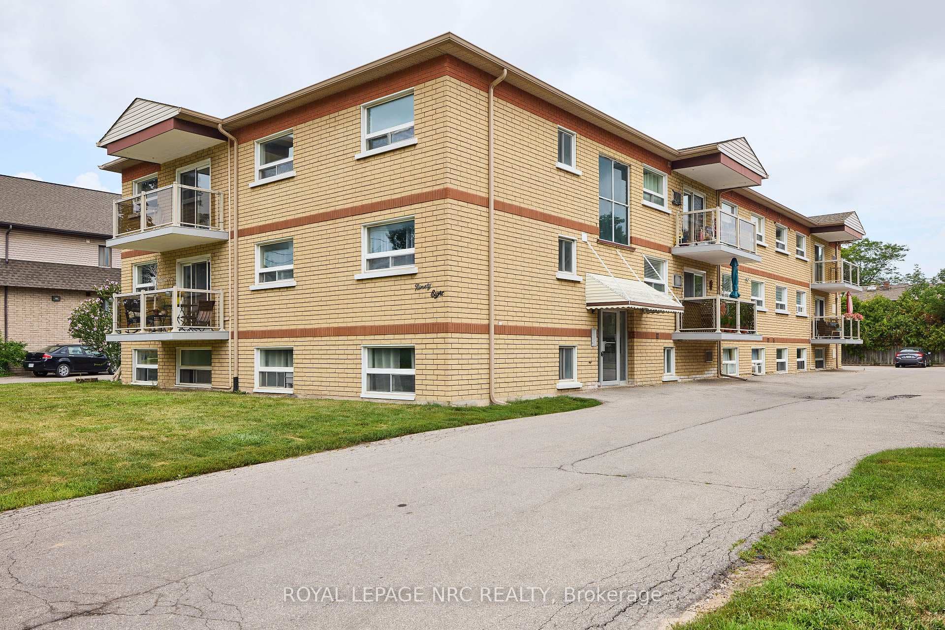 98 Woodlawn Road Unit 11