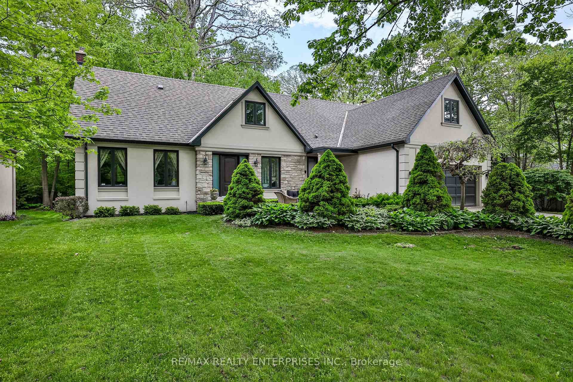 208 Mineola Road