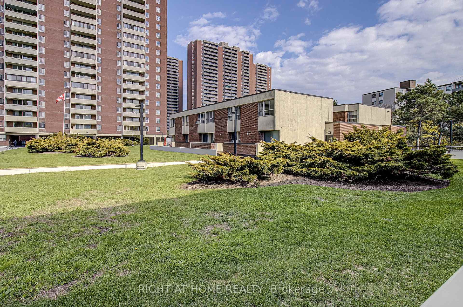 8 Crescent Town Road Unit 409