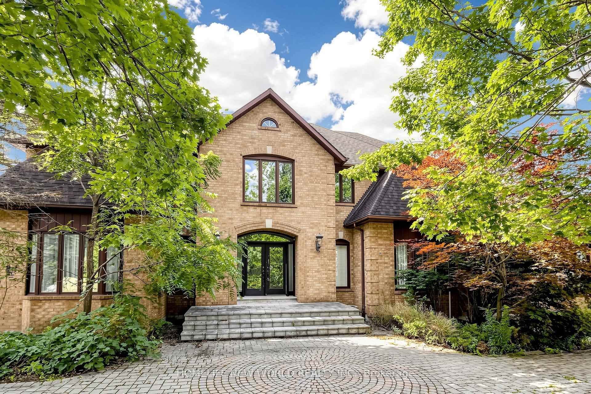 27 Walnut Glen Place