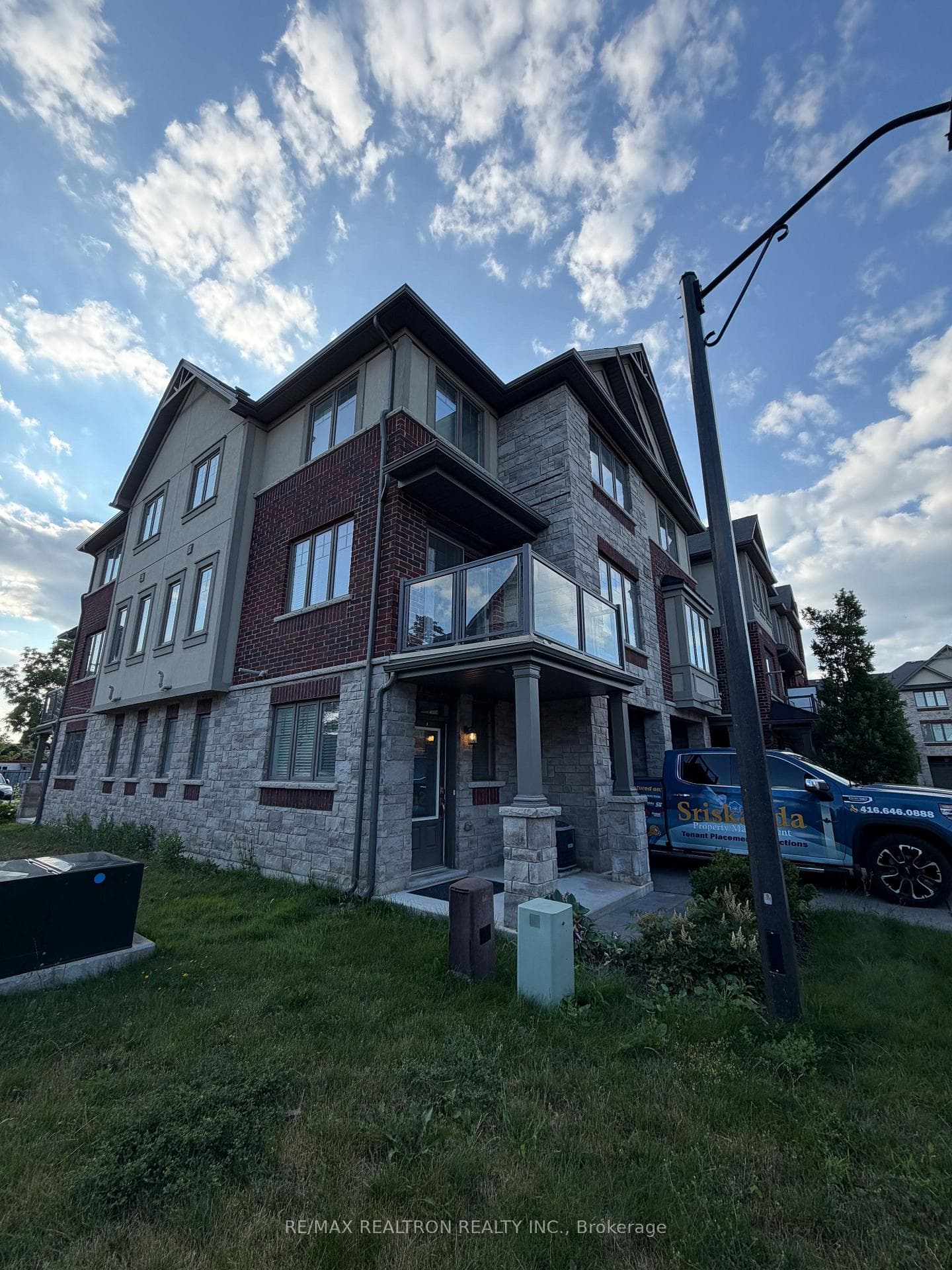 1169 Garner Road Unit 18