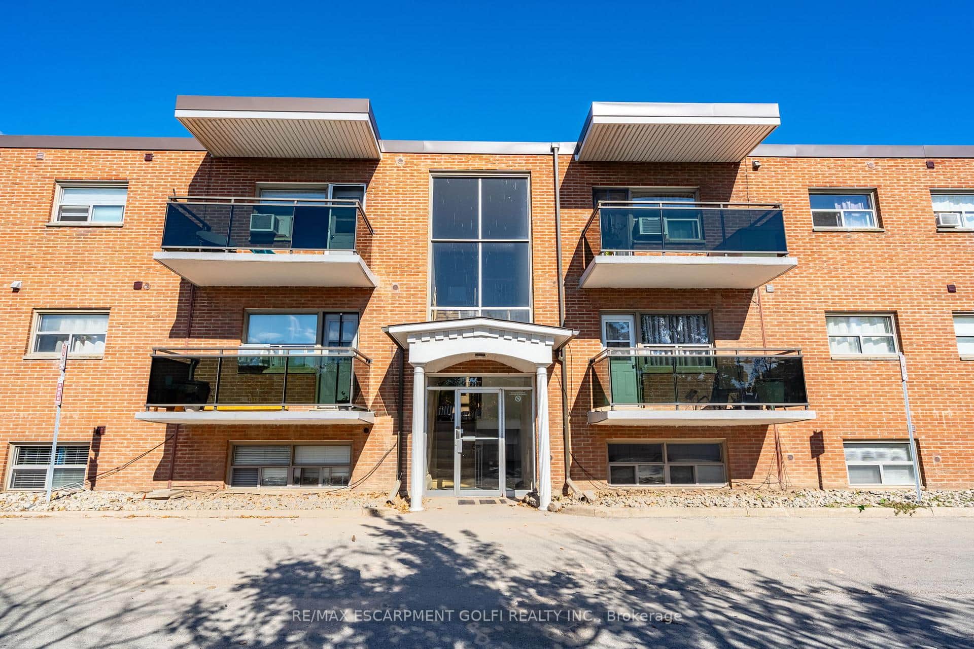264 Oakdale Avenue Unit 102