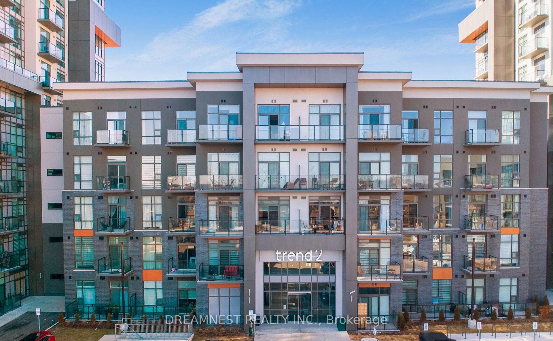 460 Dundas Street Unit 206