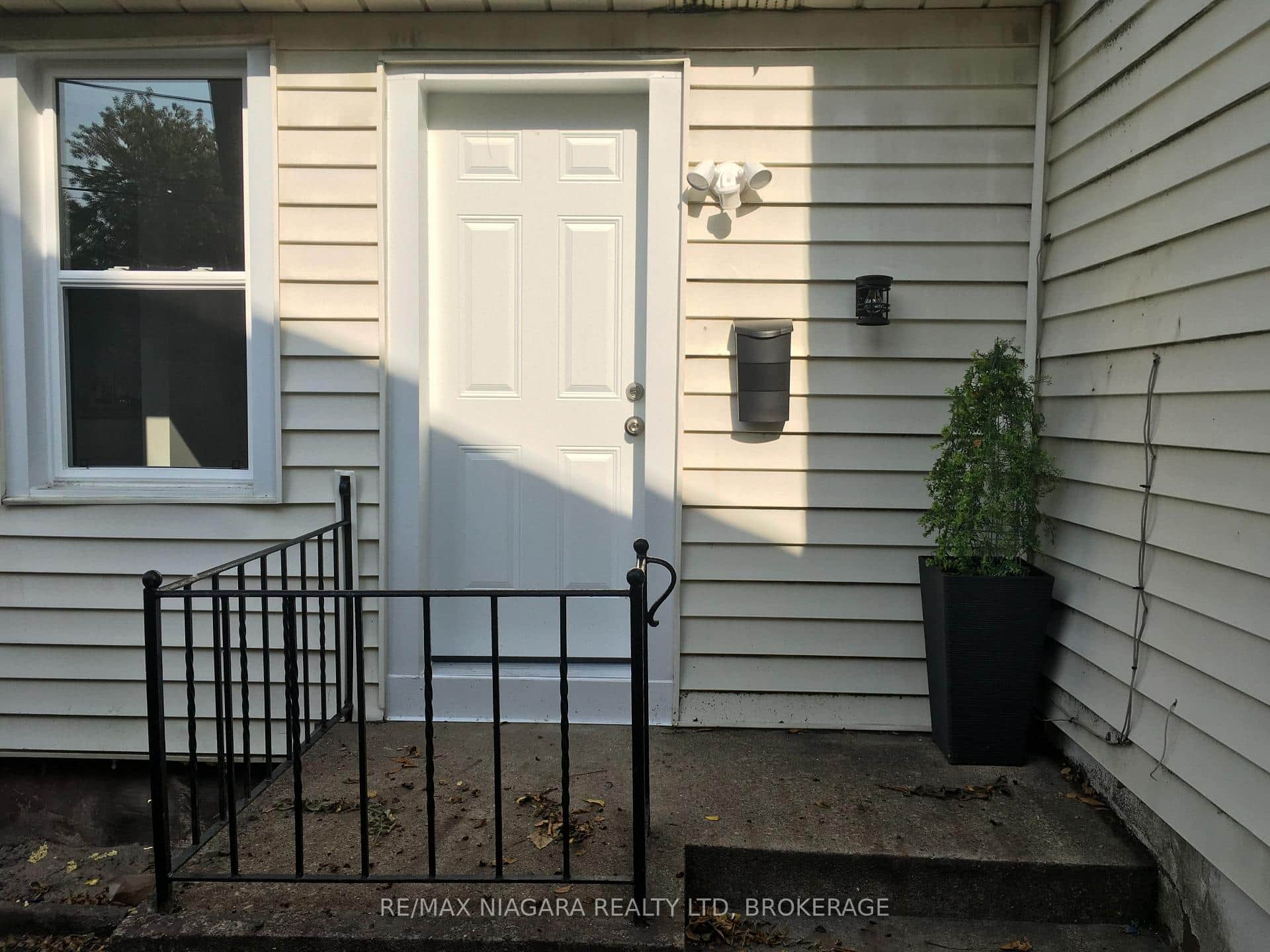 163 Welland Avenue Unit Rear Unit