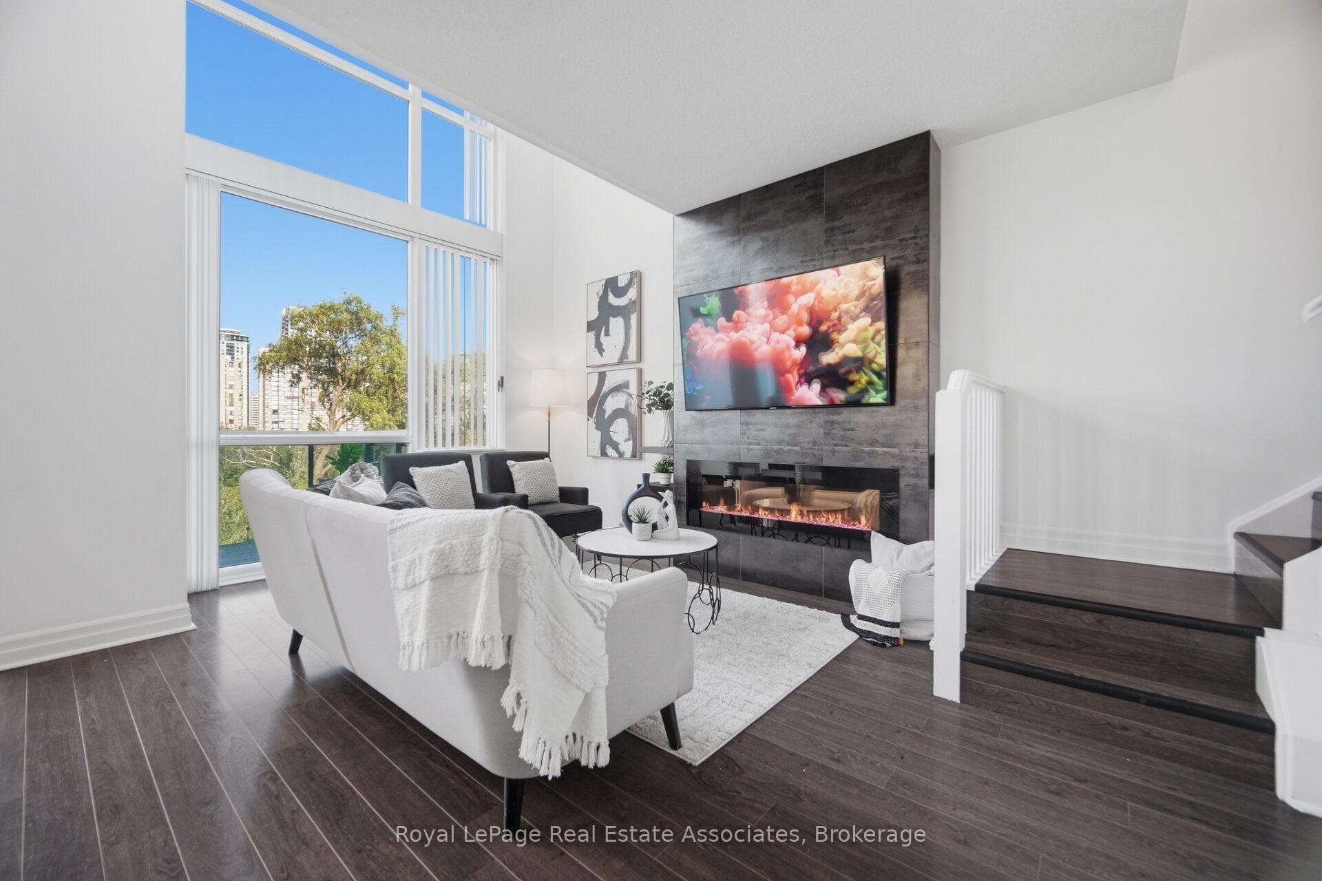220 Burnhamthorpe Road Unit 305