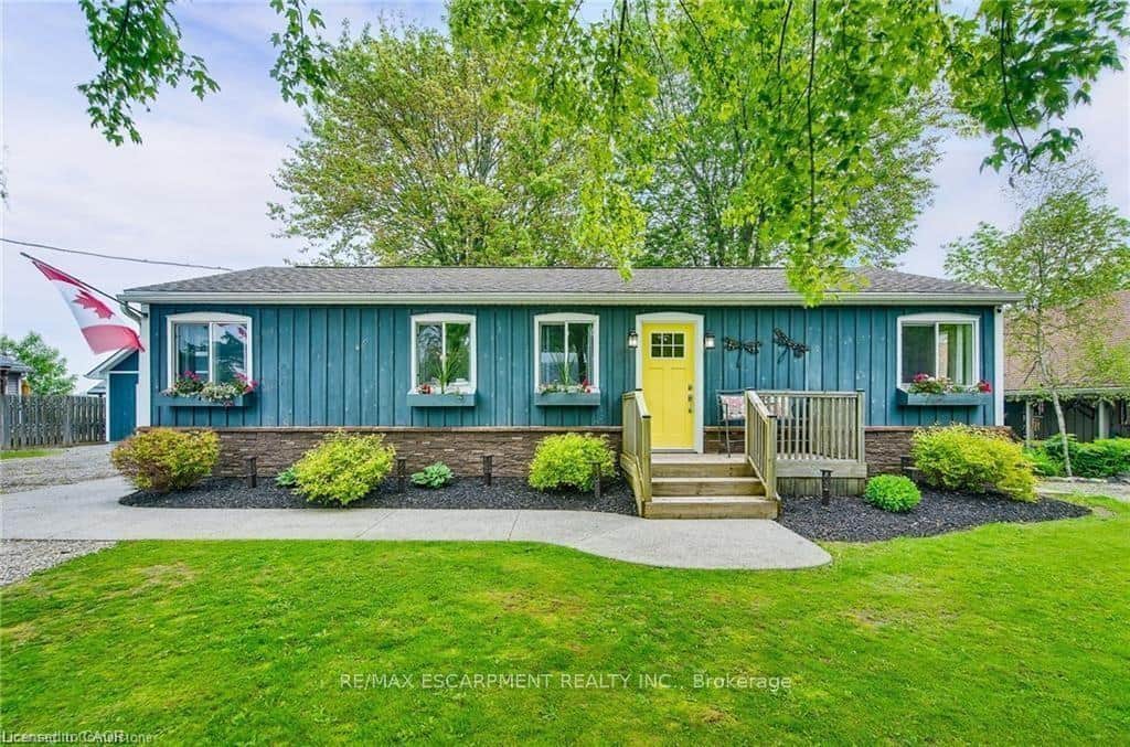 8 Beach Road