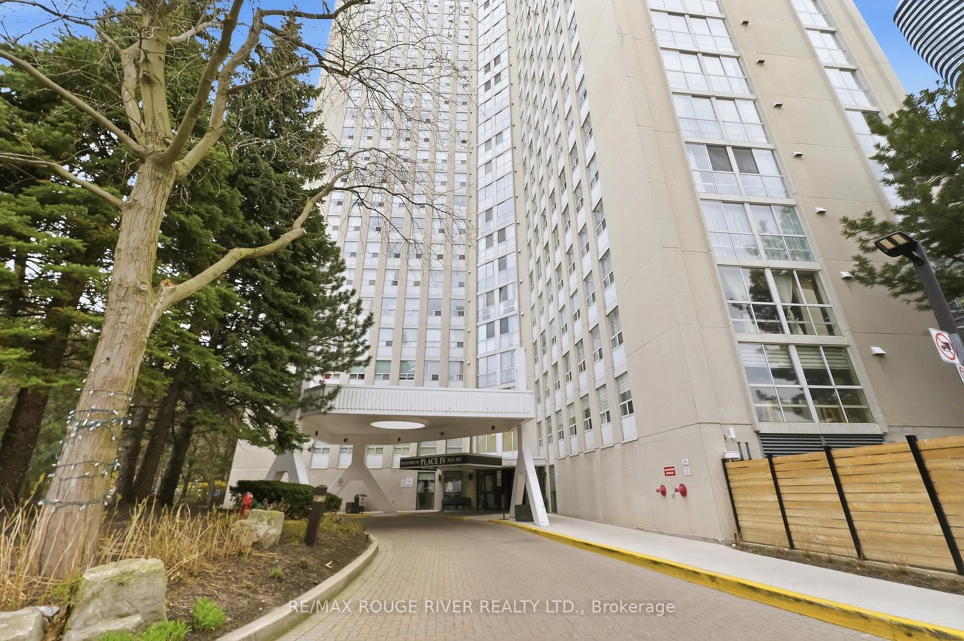 3650 Kaneff Crescent Unit 1008
