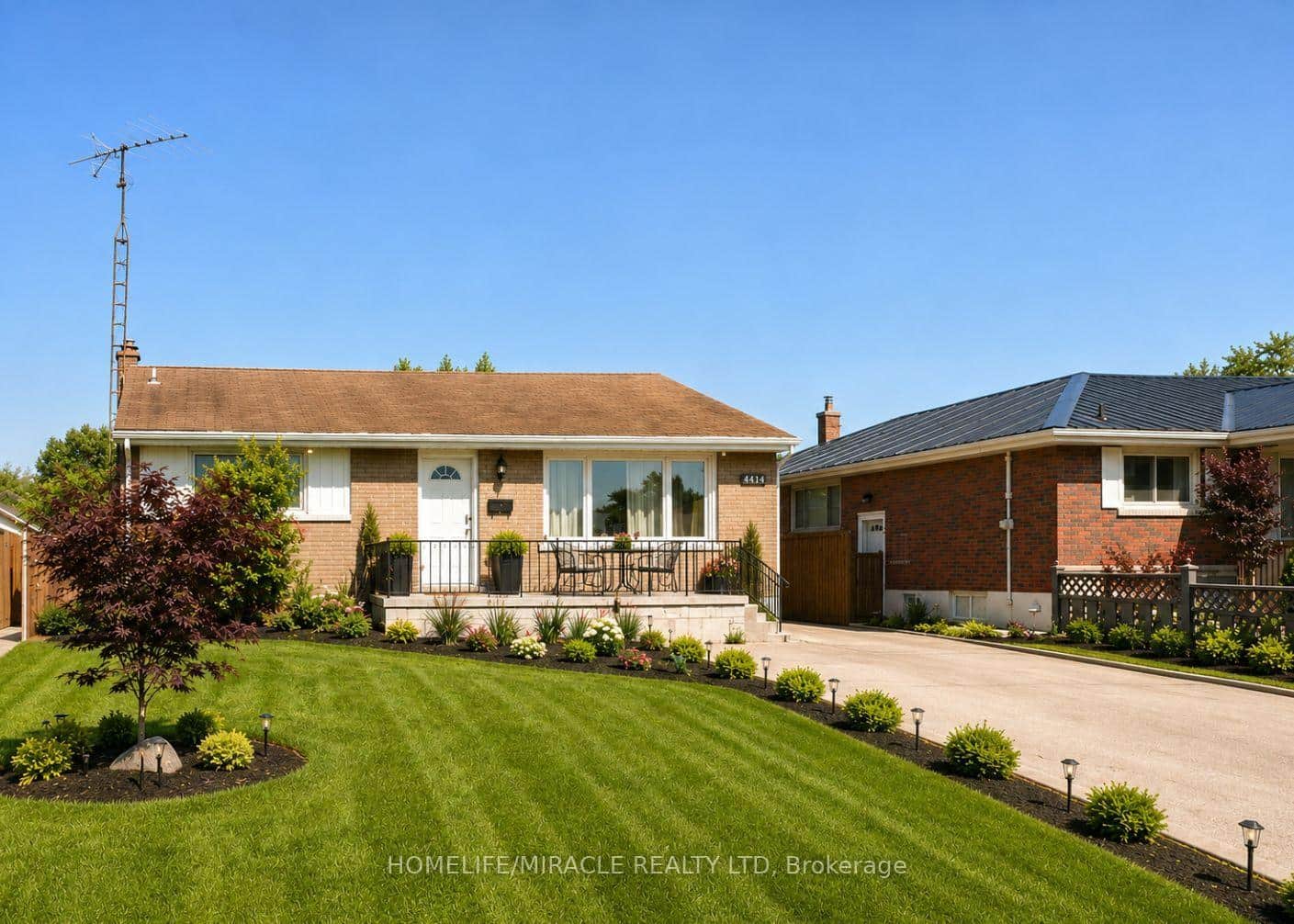 7150 Douglas Crescent