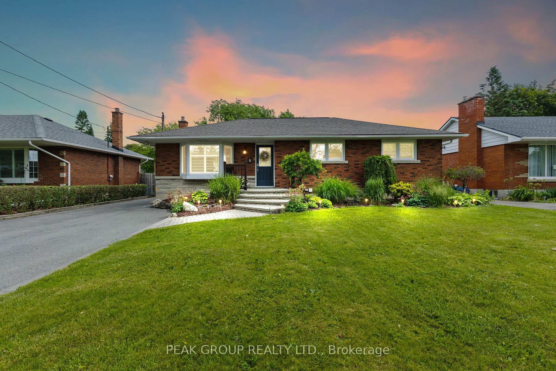 8 Roxanne Drive