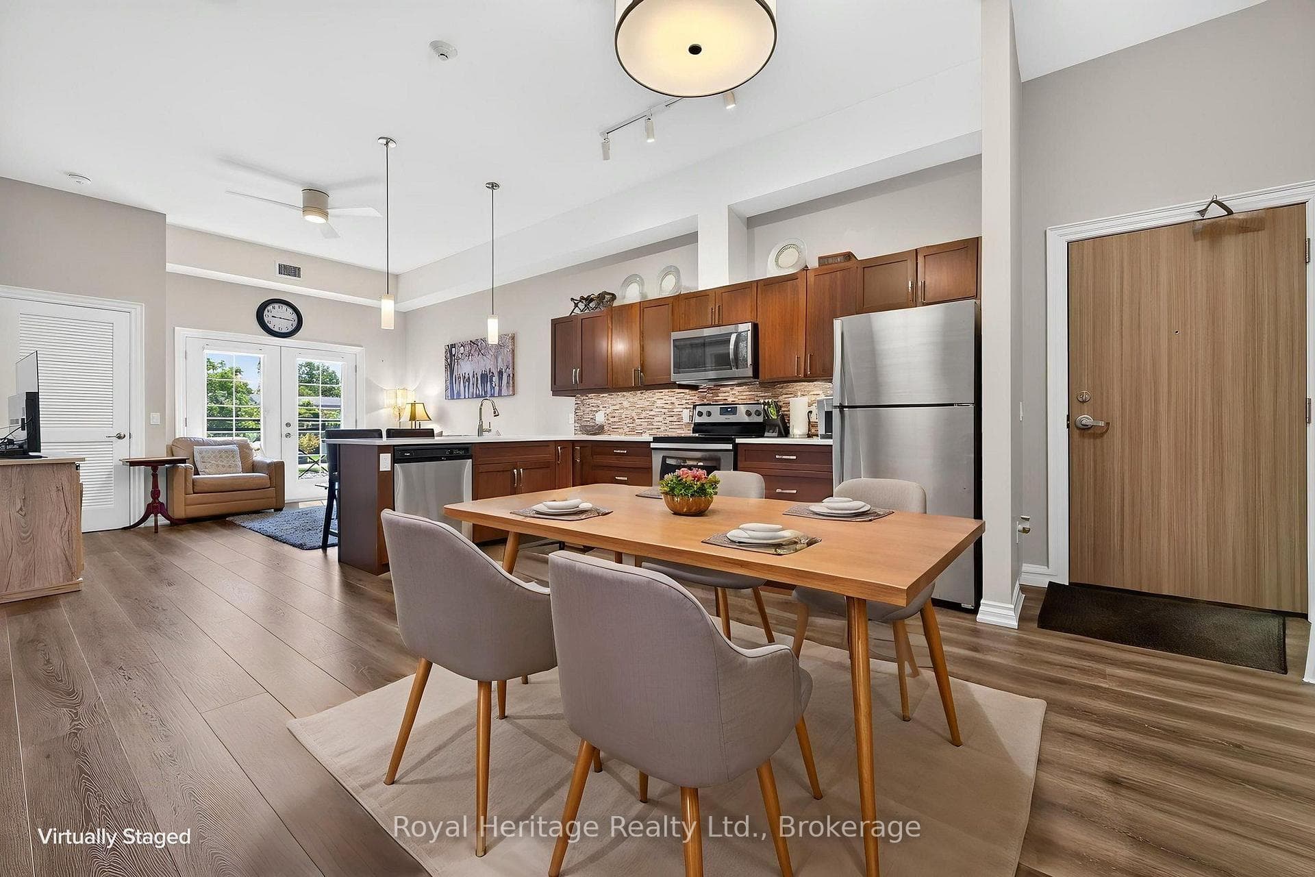 25 King Street Unit 204