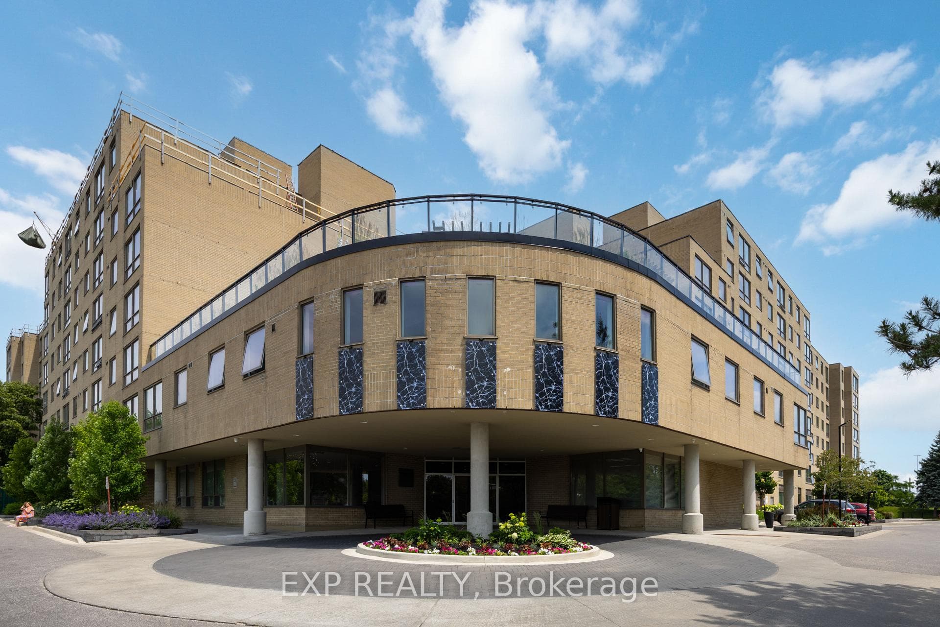 326 Major Mackenzie Drive Unit 716