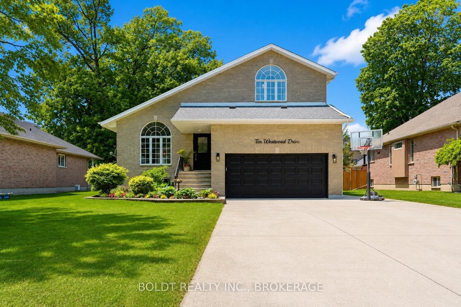 10 Westwood Drive