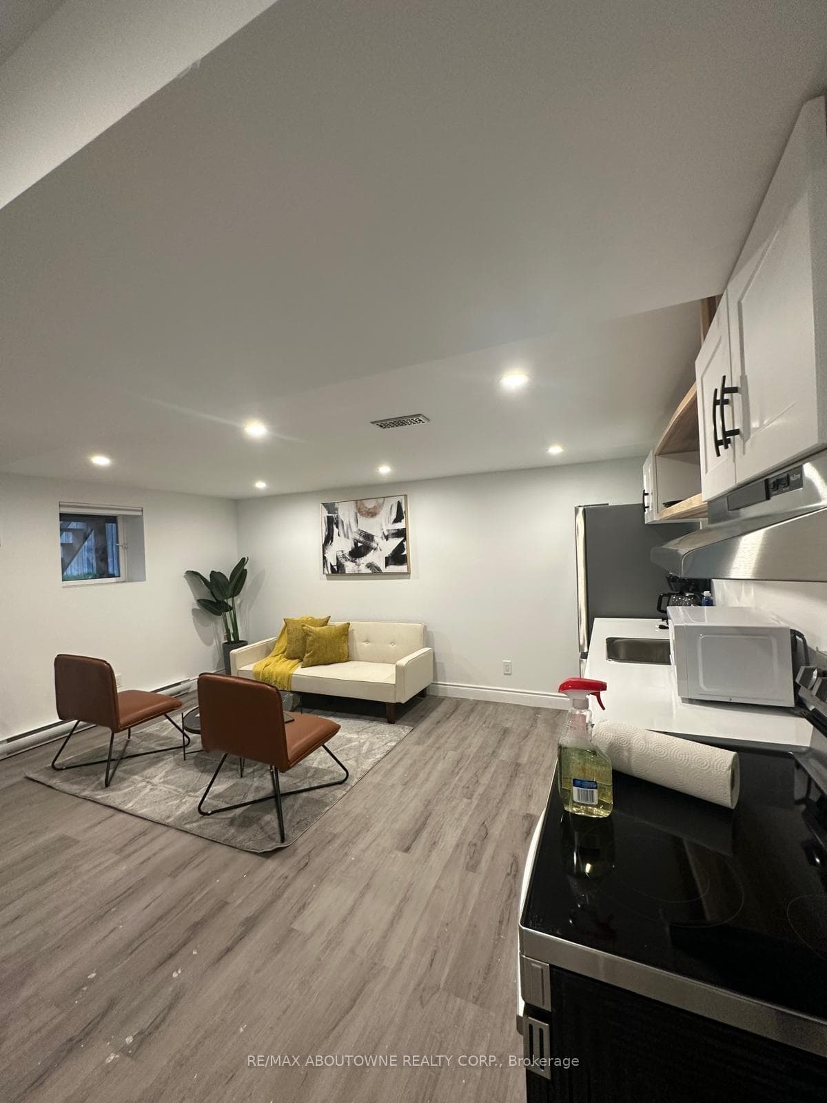 66 Wellington Street Unit lower
