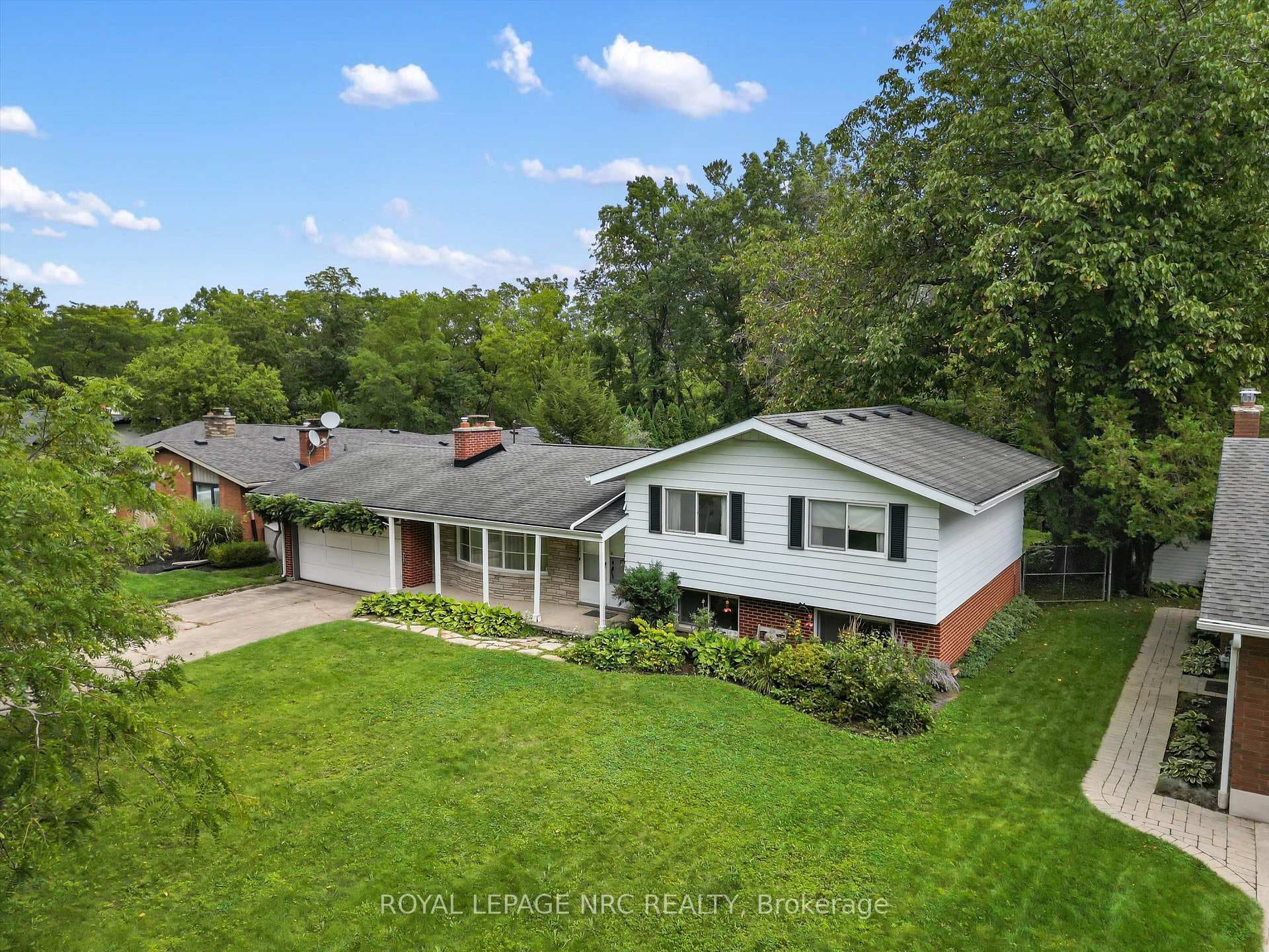 21 Parklane Crescent