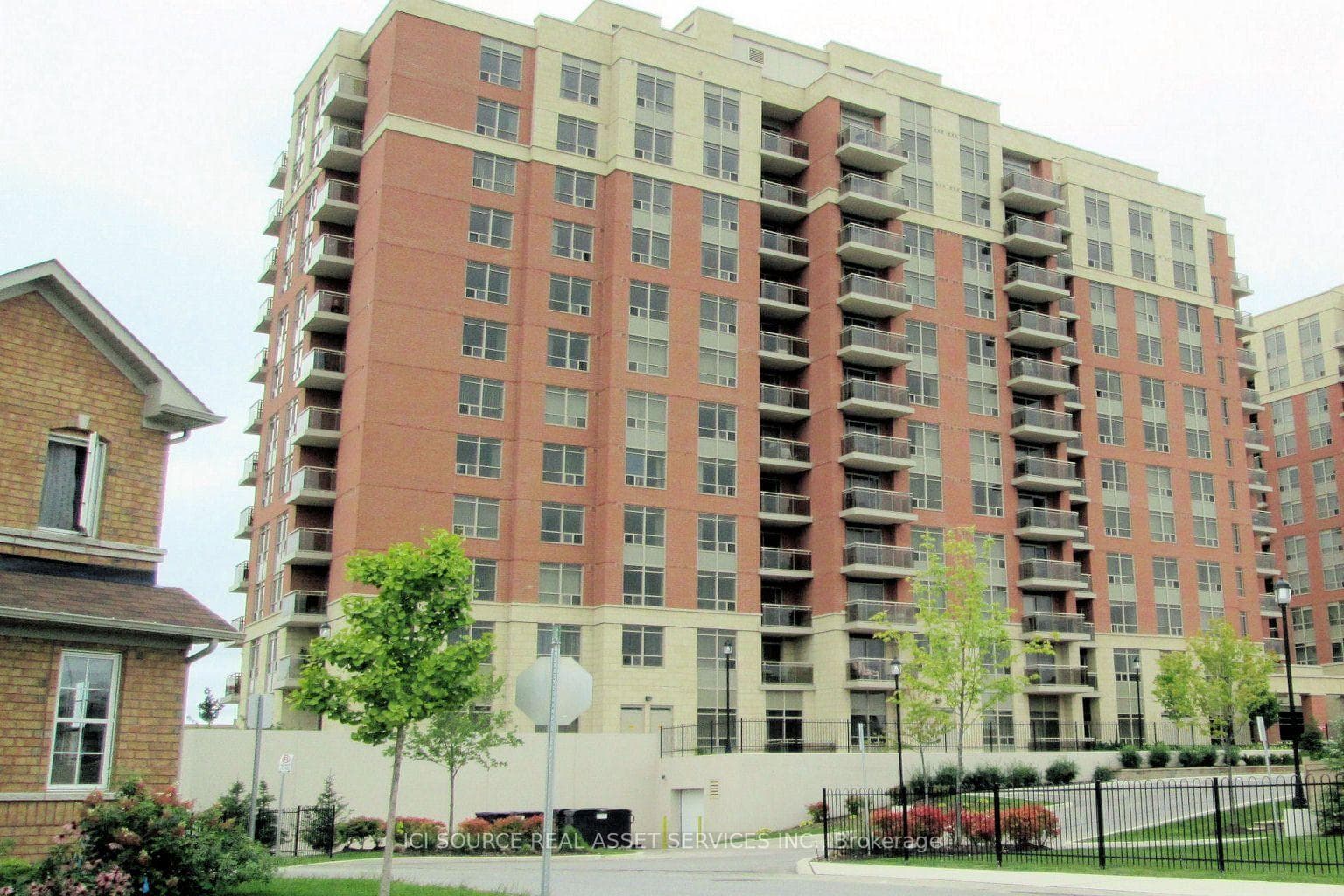 73 King William Crescent Unit 202