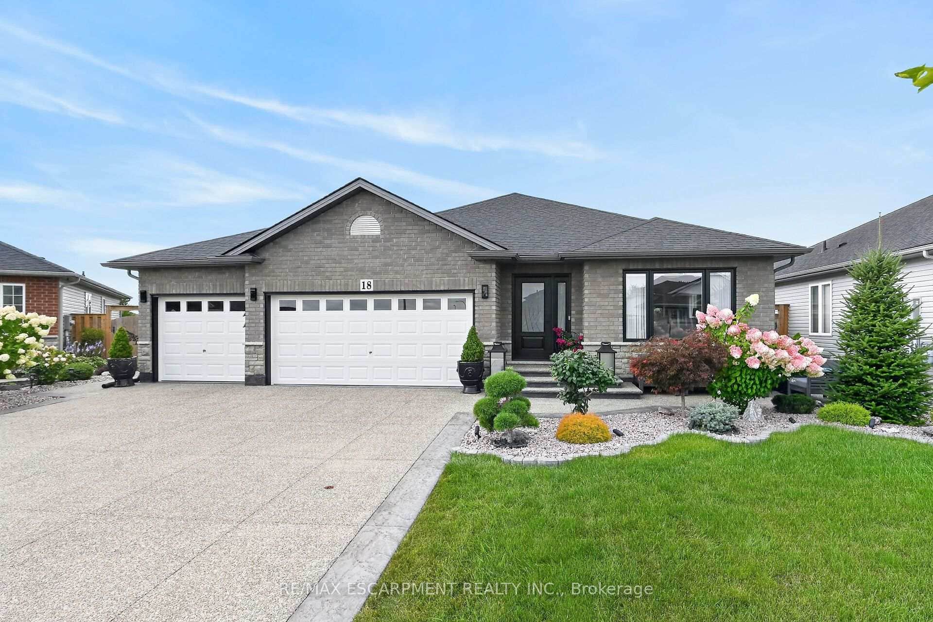 18 LINDA Crescent