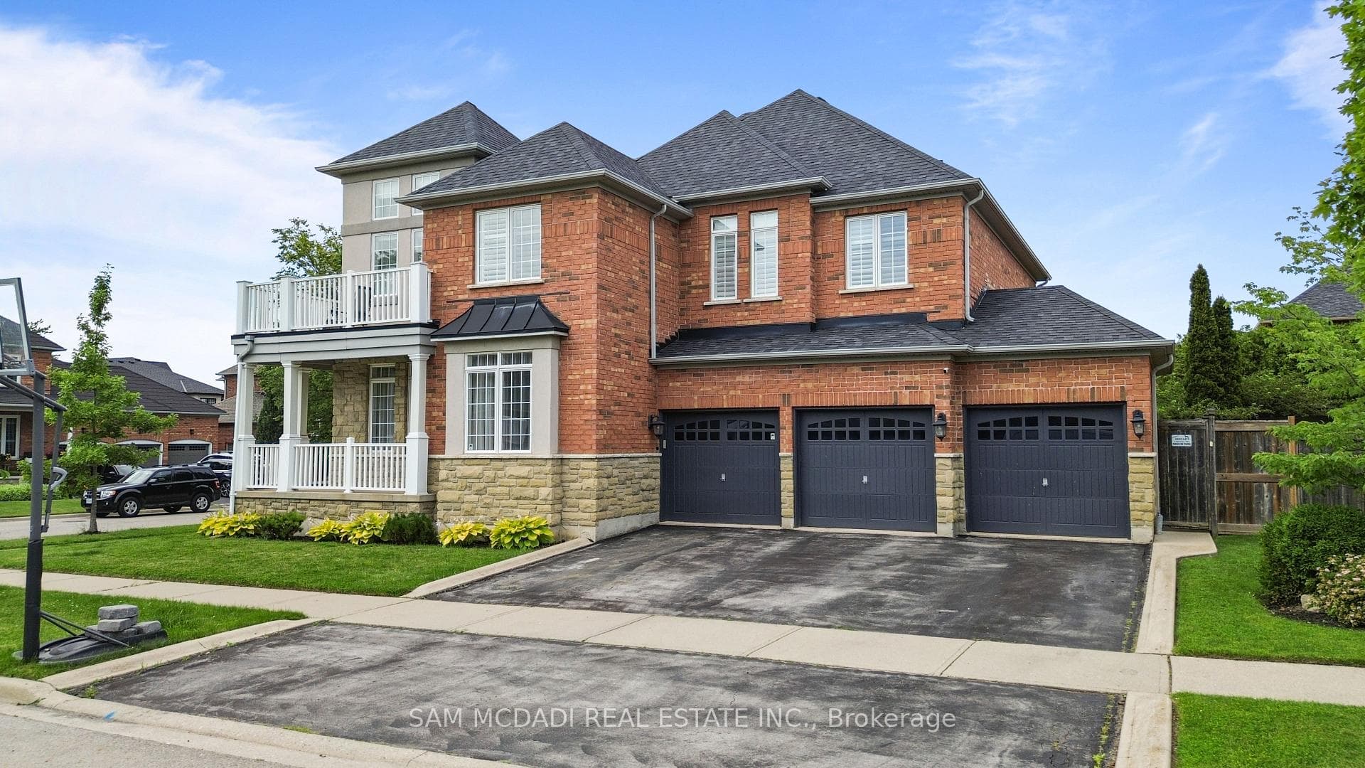 29 Delrosa Way