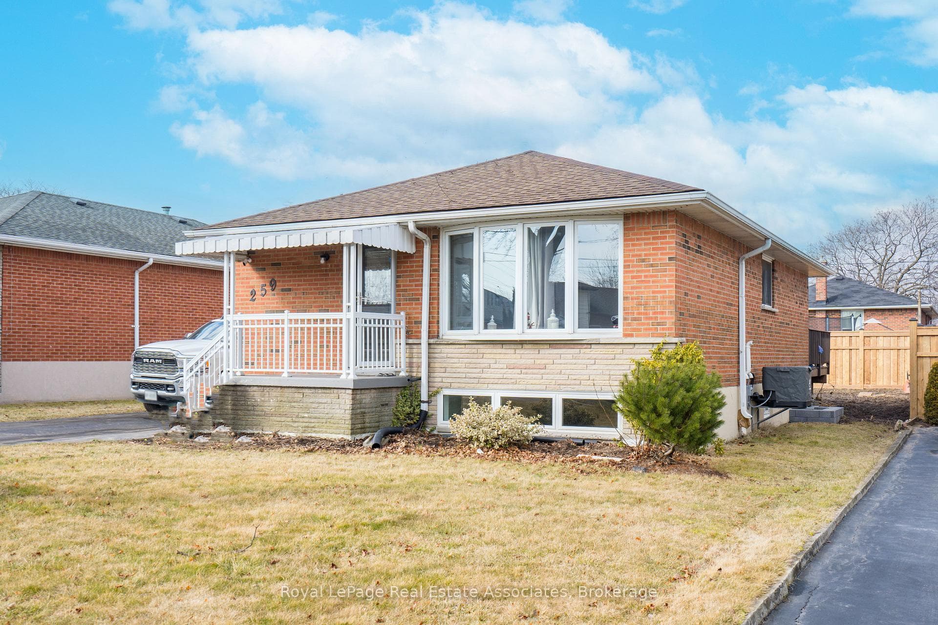 259 Fernwood Crescent