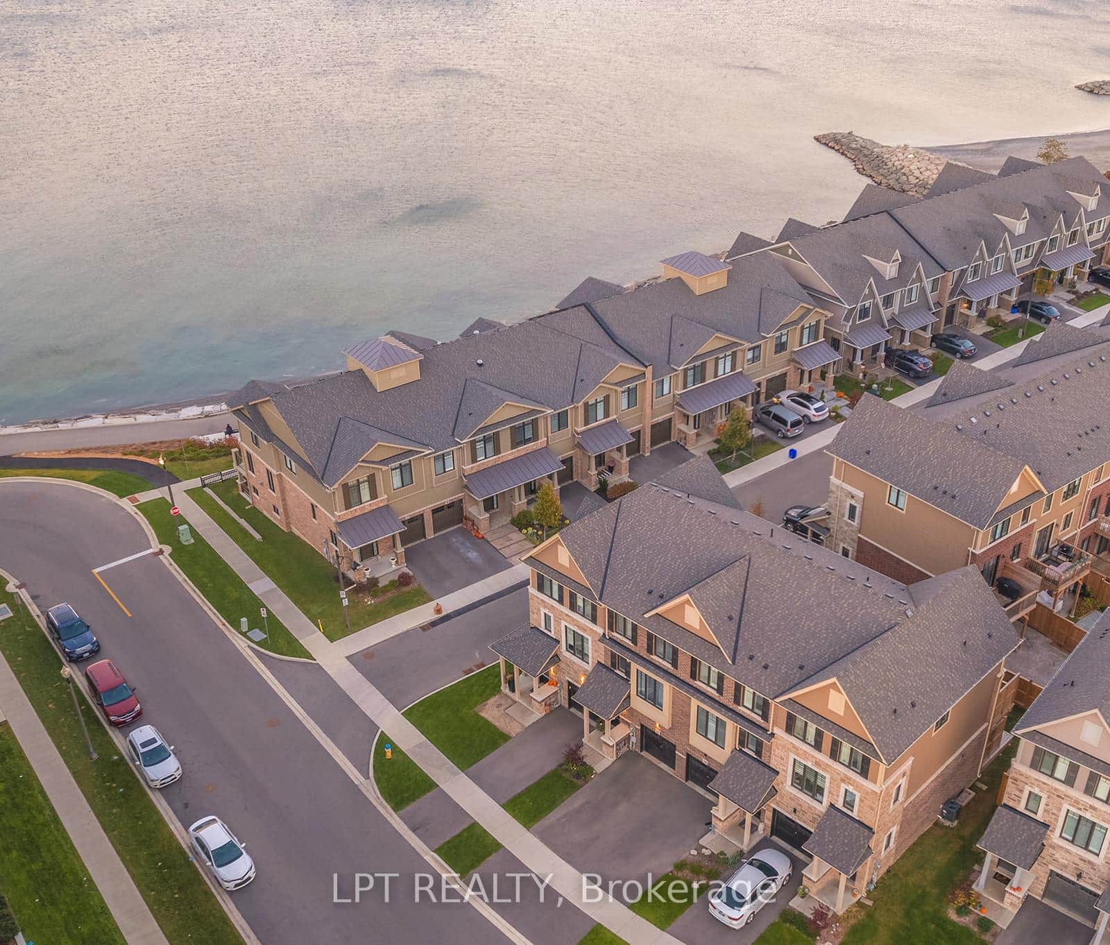 16 Place Polonaise Drive
