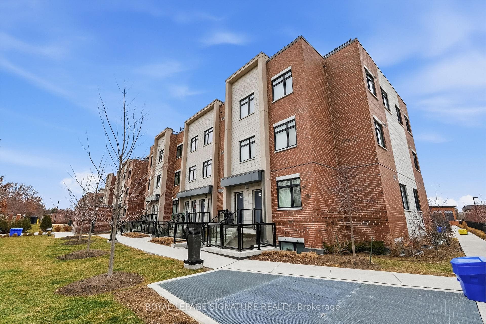 1062 Douglas McCurdy Common Unit 227