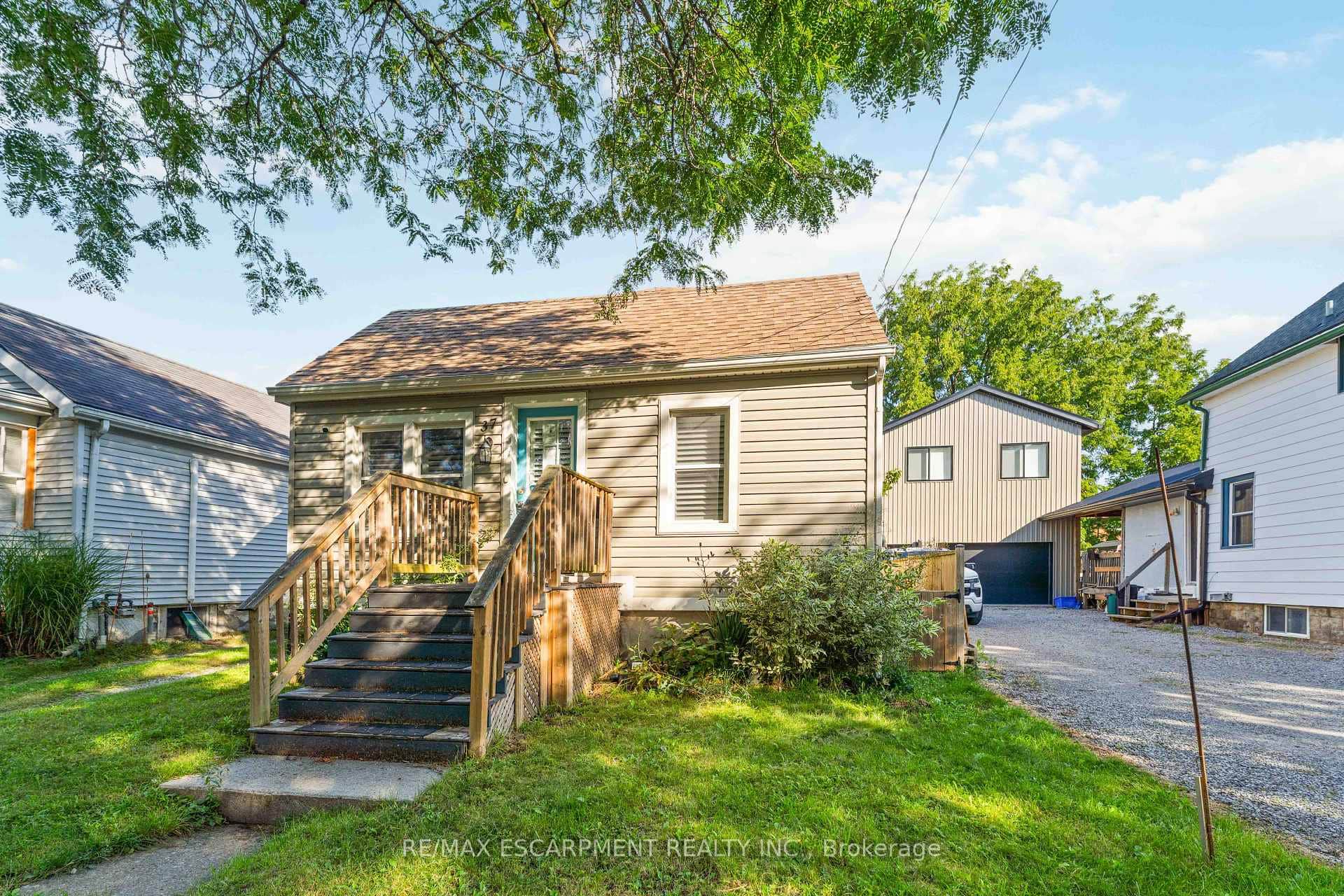 37 Maplecrest Avenue