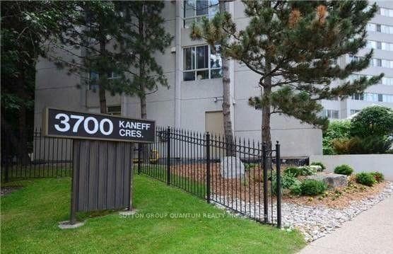 3700 Kaneff Crescent Unit 808