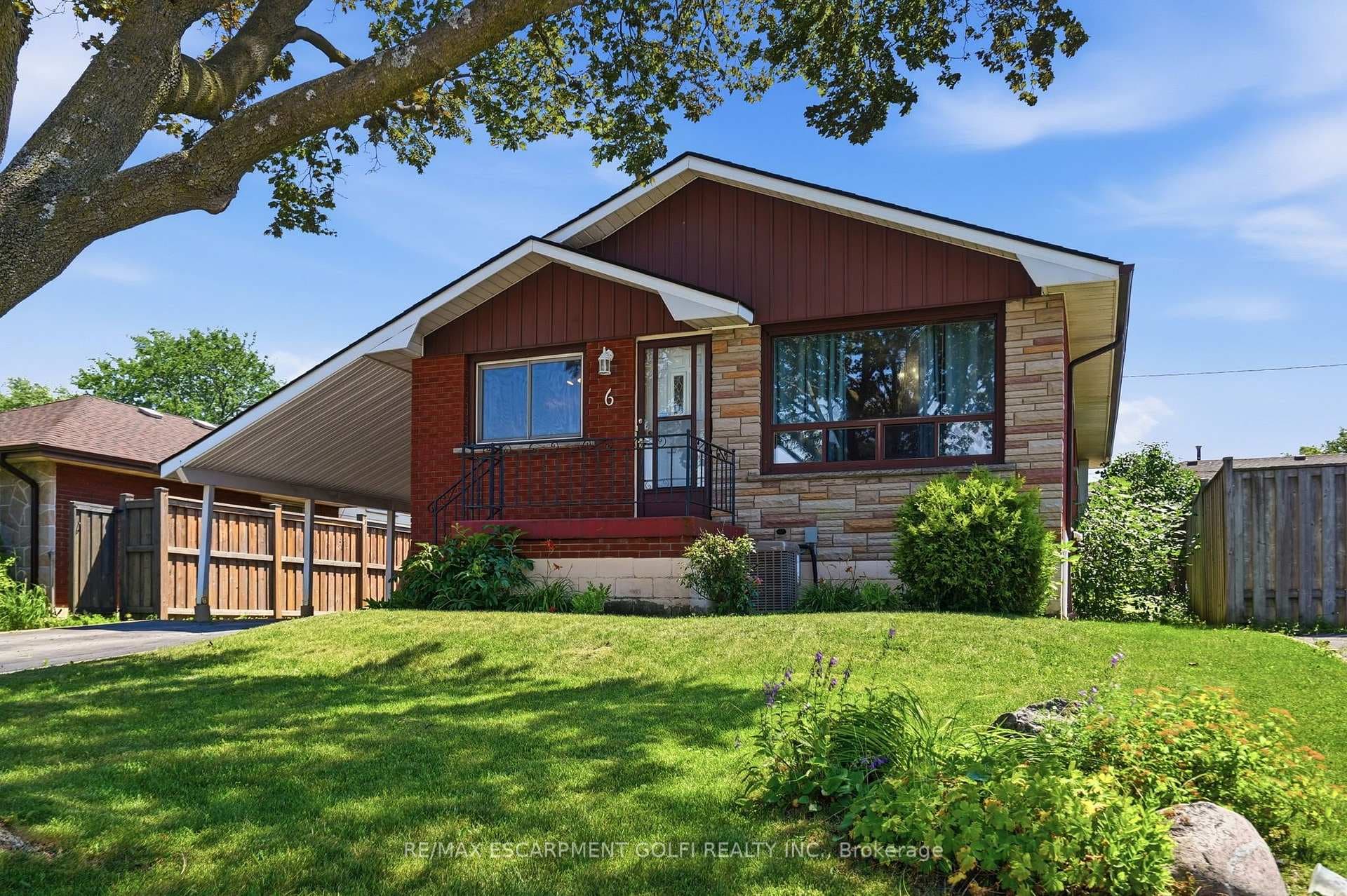 6 Beaconsfield Drive