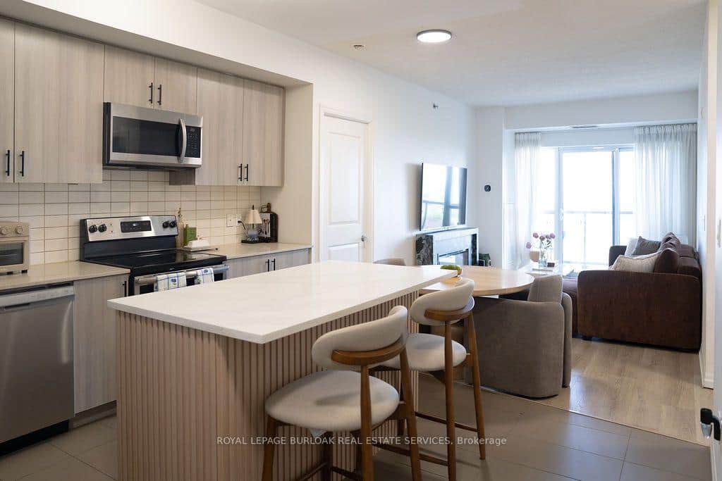 560 North Service Road Unit 610