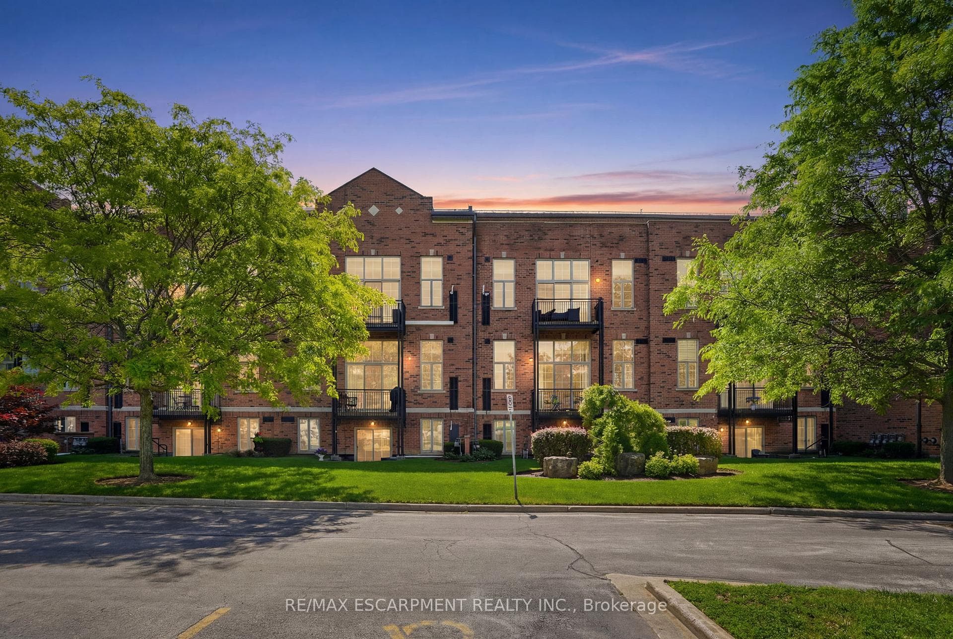 262 Dundas Street Unit 219