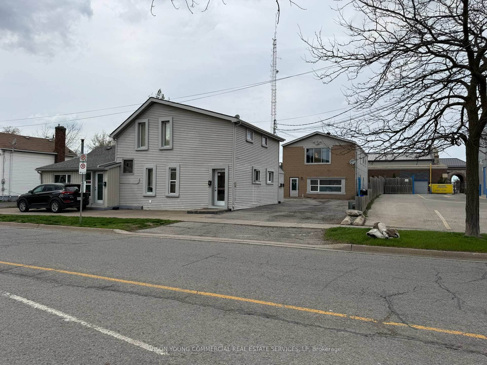12 Oakdale Avenue
