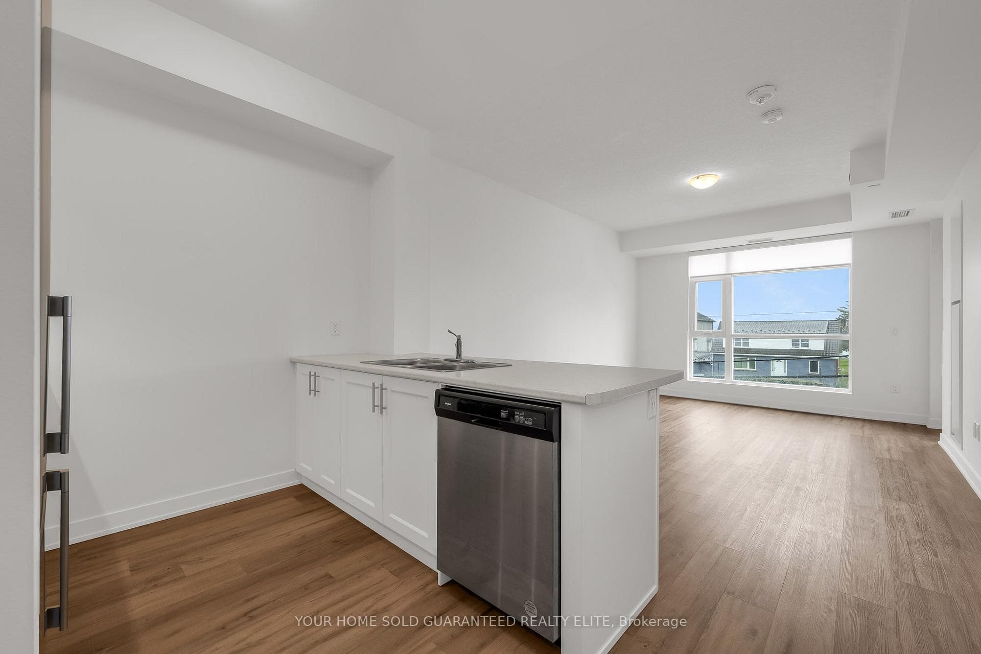 600 North Service Road Unit 211