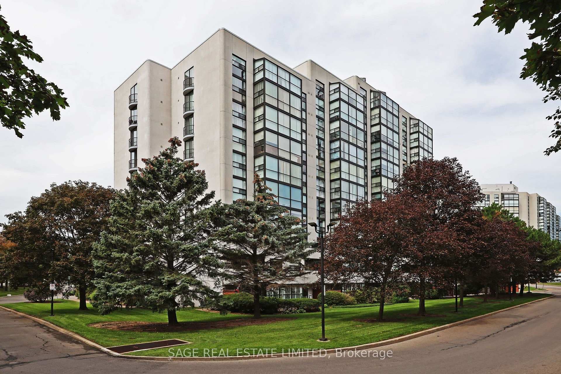 30 Harding Boulevard Unit 1015