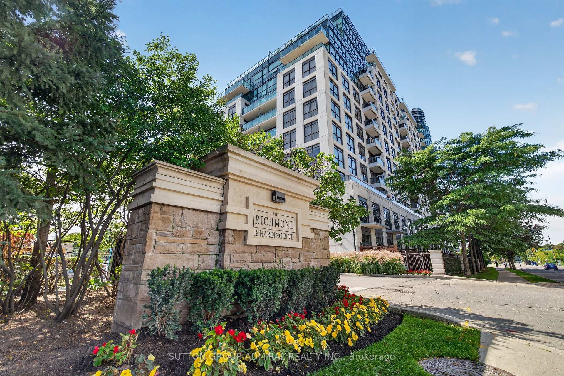 18 Harding Boulevard Unit 1203