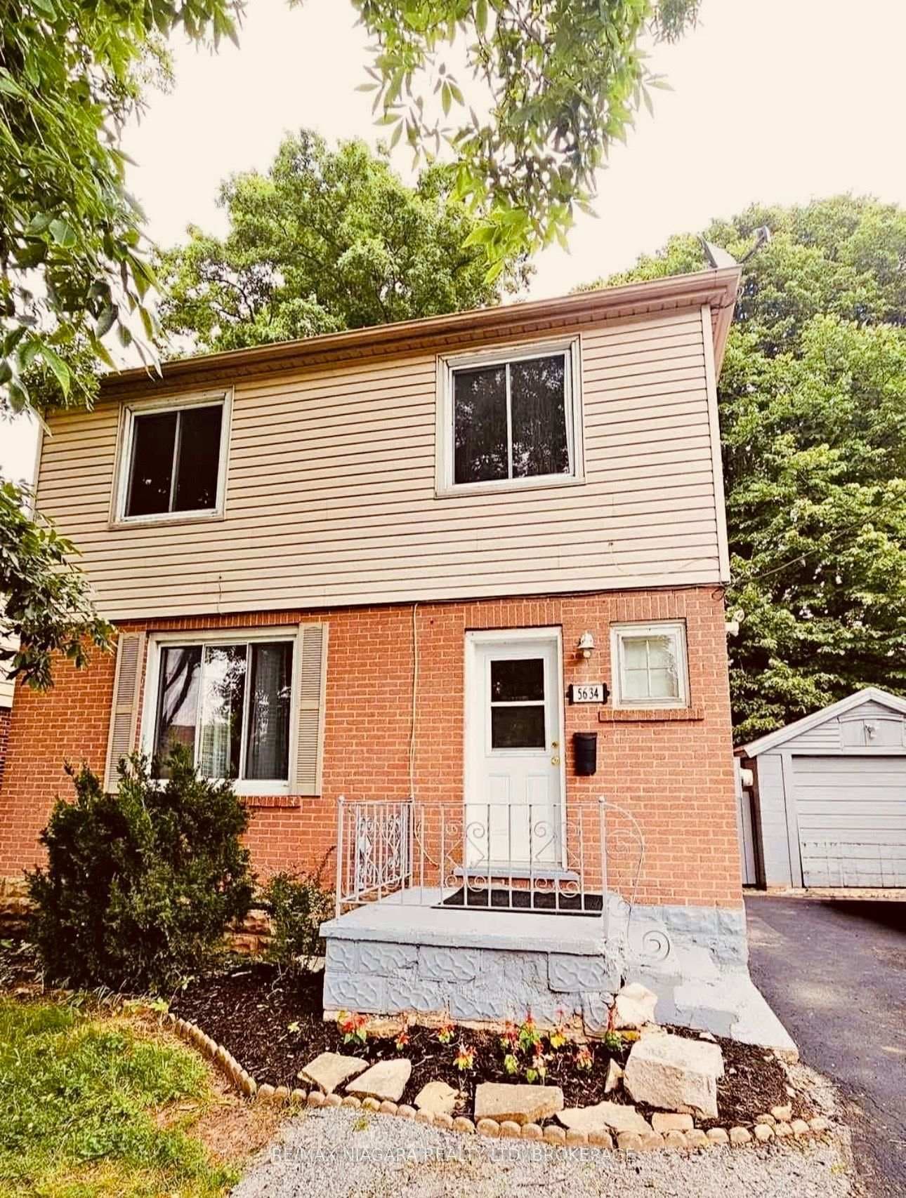5634 Drummond Road Unit Upper