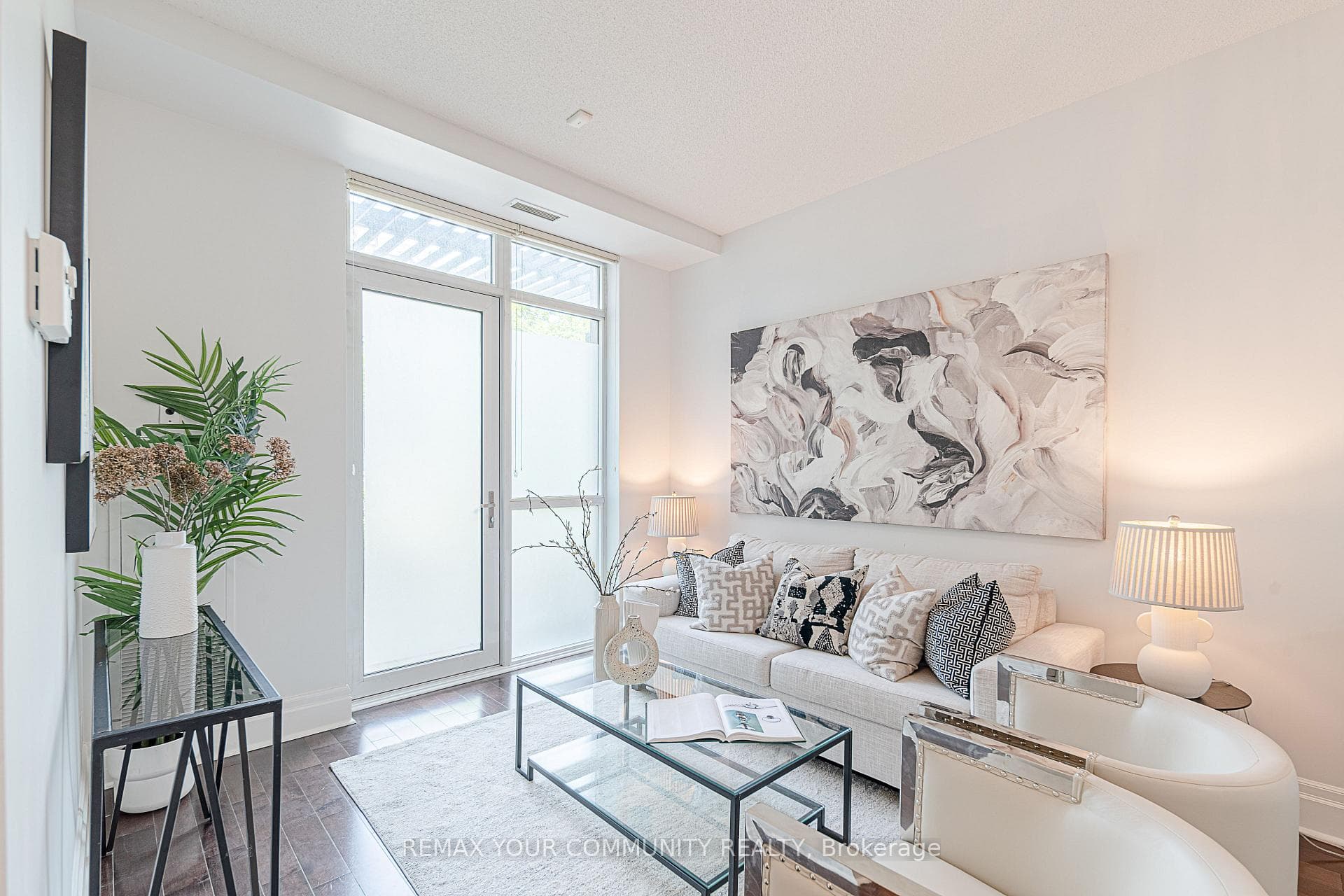 39 Upper Duke Crescent Unit 102