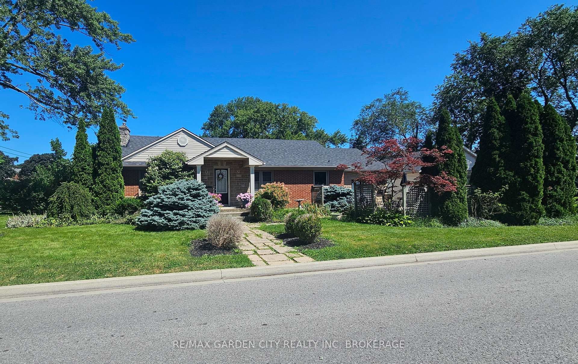 139 SOUTH Drive