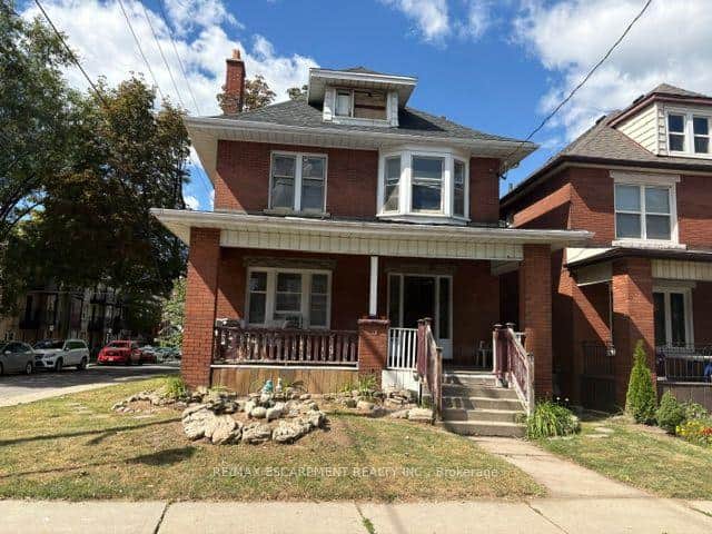38 Spadina Avenue