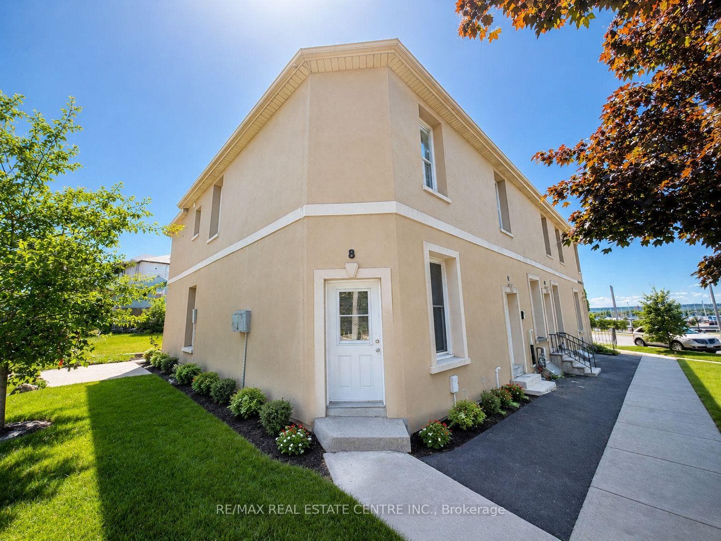 8 Brock Street