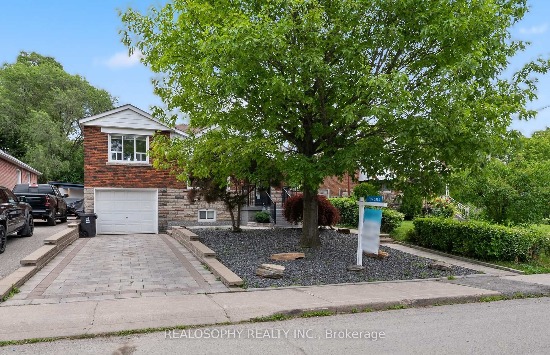 69 Squires Avenue