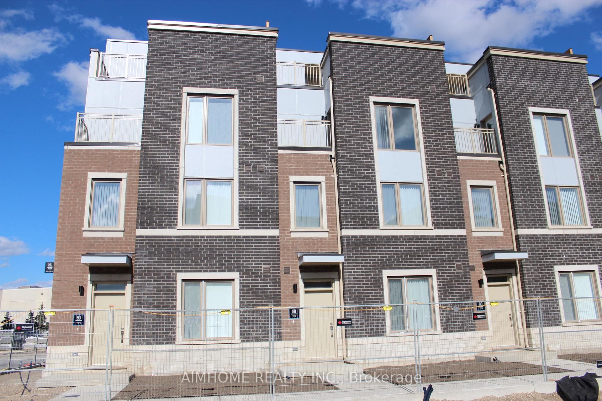 80 Honeycrisp Crescent Unit Th375