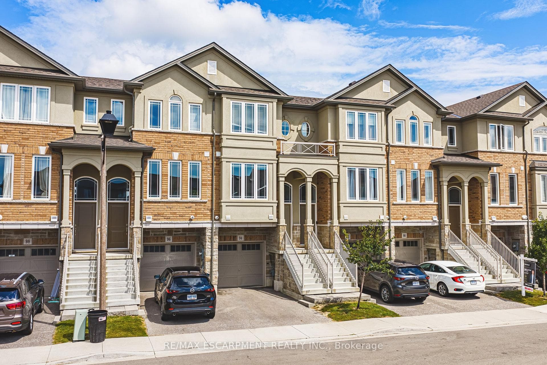 94 Laguna Village Crescent