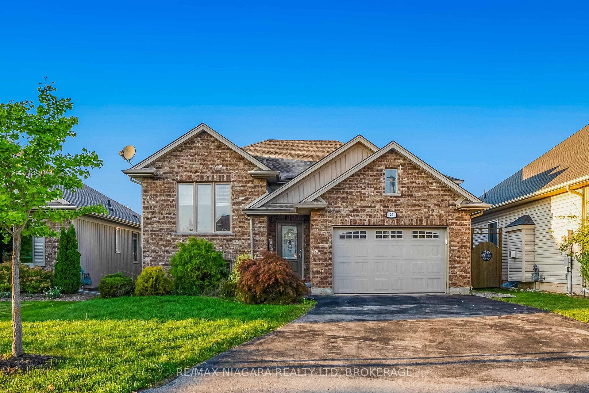 22 HENLEY Court